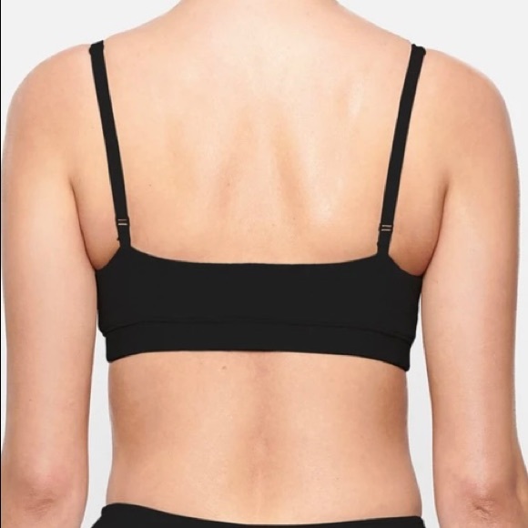SKIMS Fits Everybody Scoop Neck Bralette - Picture 4 of 13